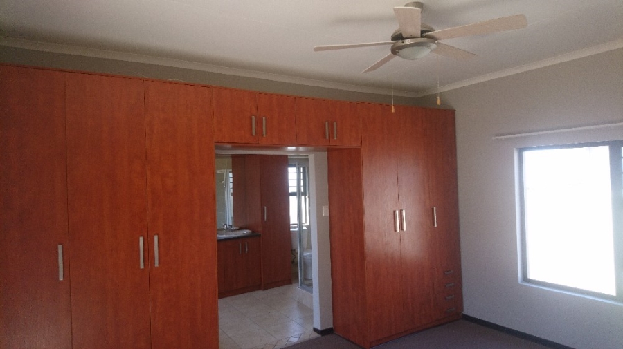 To Let 3 Bedroom Property for Rent in Hillside Free State